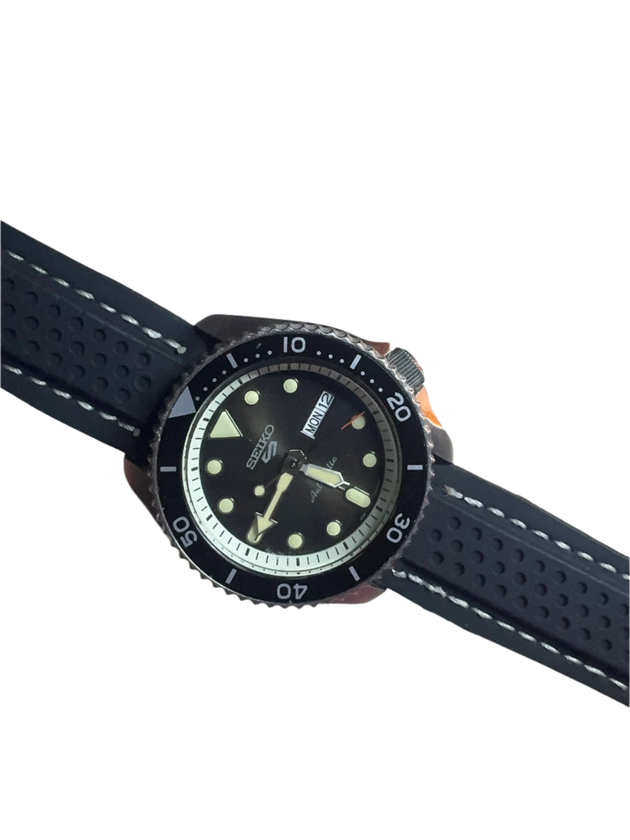 Seiko 5 Black Dial &mdash; SRPD73K2