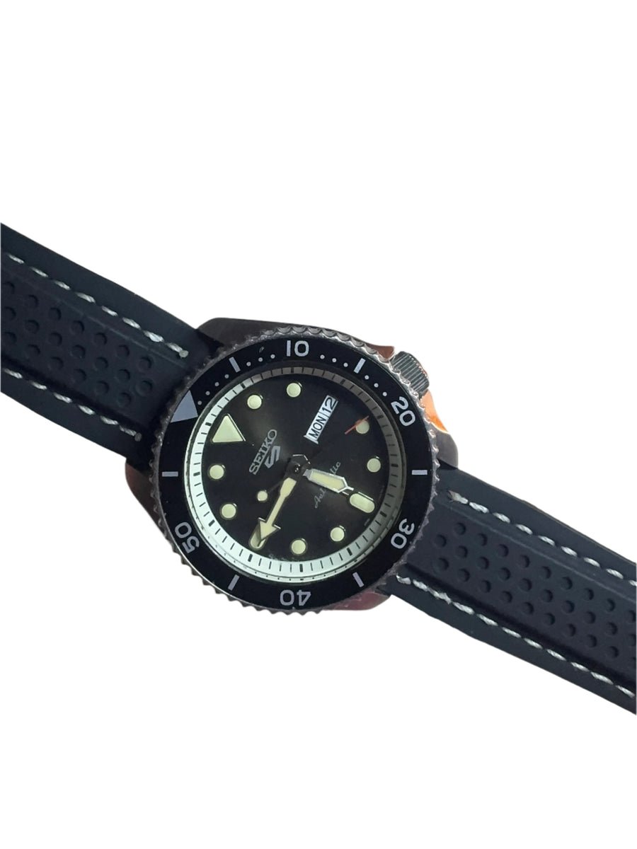Seiko 5 Black Dial &mdash; SRPD73K2